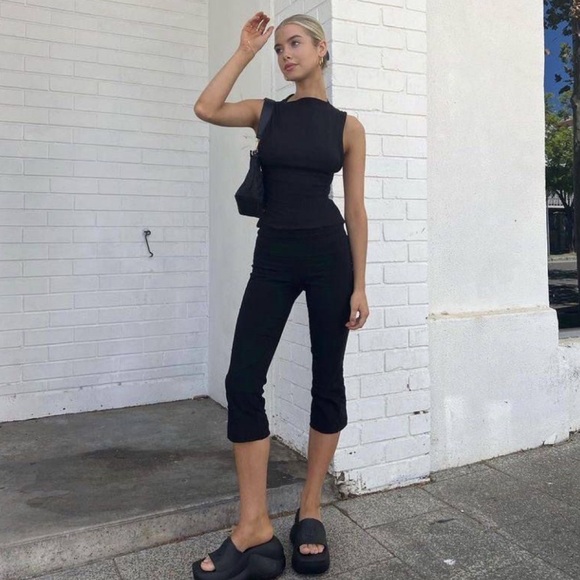 Lululemon 1/2 length leggings (wunder under) - Picture 2 of 6